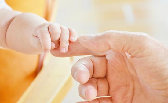Paternità in Italia: i papà più anziani d'europa, il primo figlio arriva a quasi 36 Anni