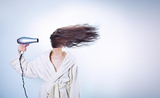 Perdita dei capelli: allarme tra le ragazze soprattutto le giovanissime