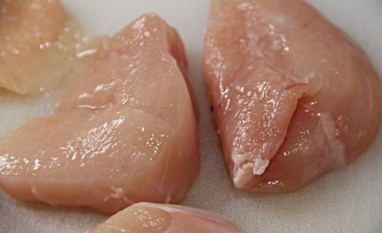 Petto di Pollo Lidl: Analisi delle Strisce Bianche sulla Carne e Implicazioni