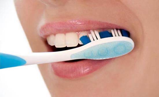 Una corretta igiene orale va effettuata per la salute dei denti e della bocca in generale.