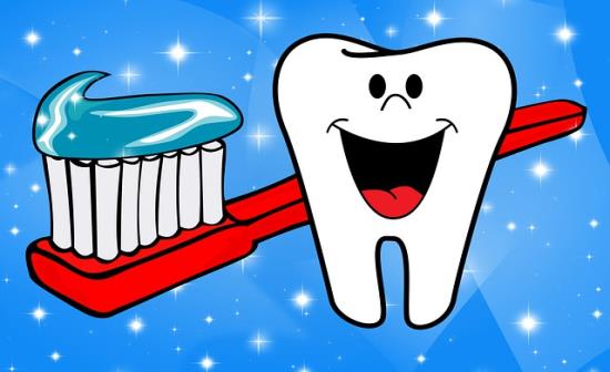 Quali caratteristiche devono avere lo spazzolino, il dentifricio, filo interdentale e colluttori per una sana igiene orale?