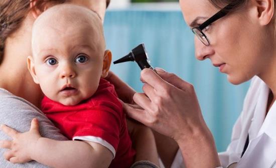 Orecchie, naso e bocca del bambino: quali sono i rischi per la salute del bambino.