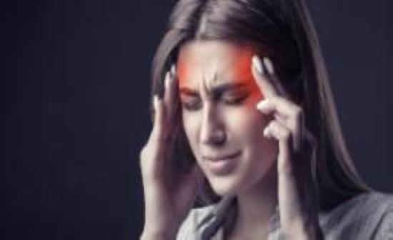Prevenire il mal di testa, le cause che fanno insorgere crisi di emicrania, sintomi della cefalea.